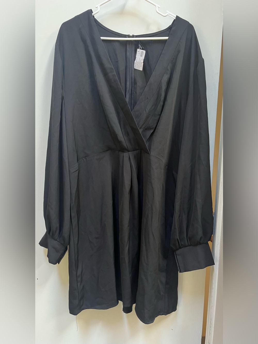 Boohoo Black V-Neck Long Sleeve Dress - Picture 1 of 6